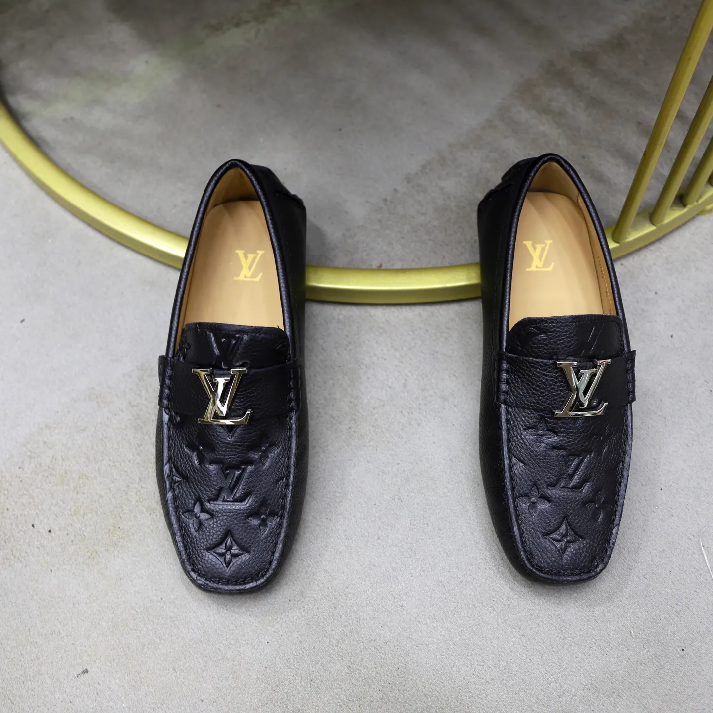 Ex-factory price: 480💰【LV】Louis Vuitton ⚠️High-end men’s driving and pedal series ⚠️38-44 (customized for 45) ⚠️All original cowhide leather! Thick and soft! Made entirely of calfskin lining! Rubber sheet anti-slip beanie sole! Three-dimensional package technology! Fashionable and classic! Handicrafts! Original high quality! Feel free to compare!